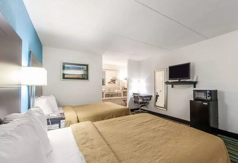 호텔 Quality Inn & Suites