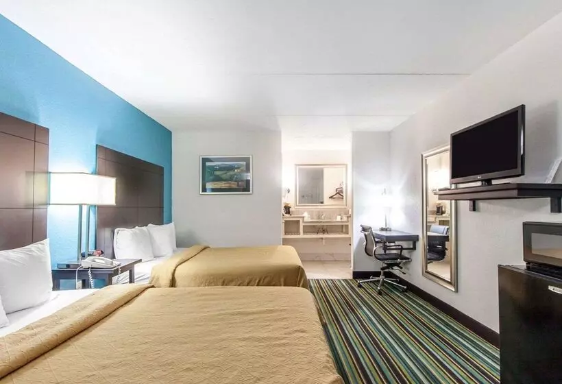 호텔 Quality Inn & Suites