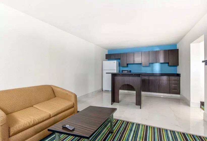 호텔 Quality Inn & Suites