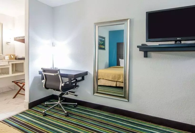 호텔 Quality Inn & Suites