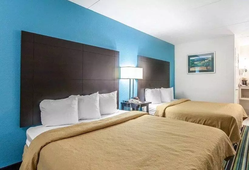호텔 Quality Inn & Suites