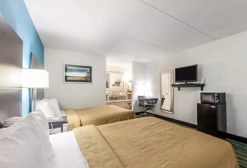 호텔 Quality Inn & Suites