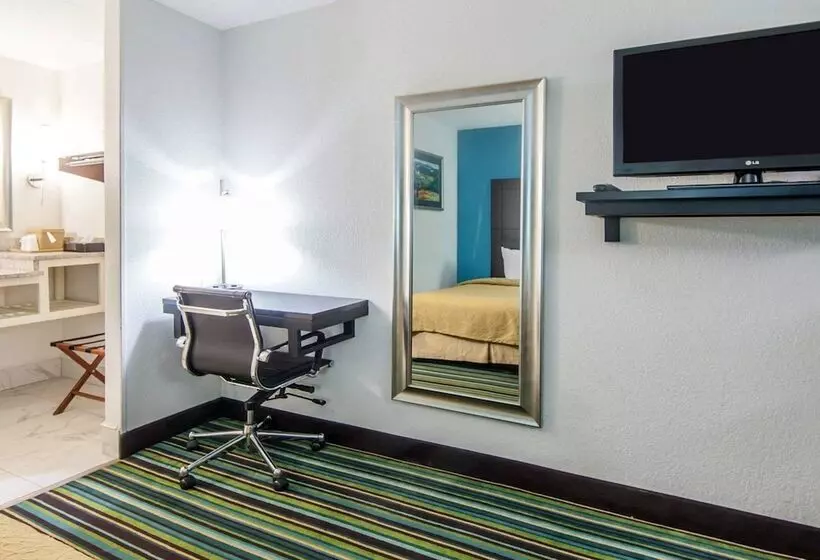 호텔 Quality Inn & Suites