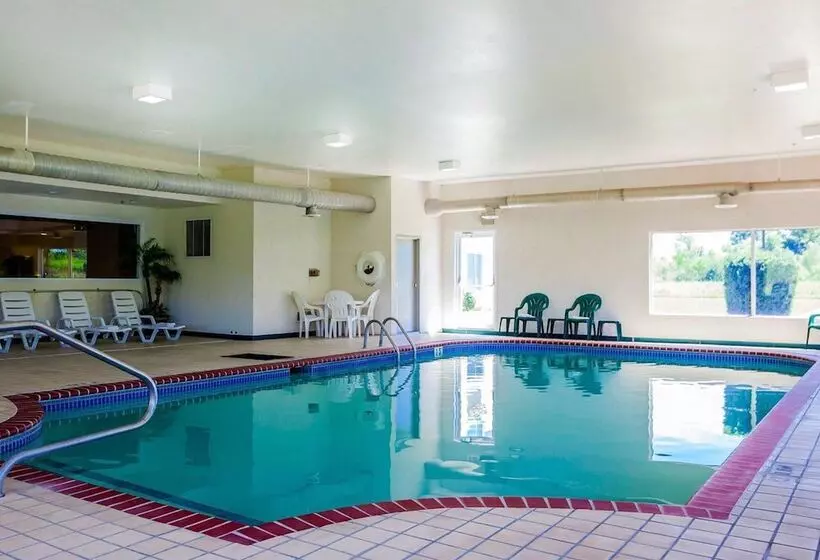 Отель Quality Inn