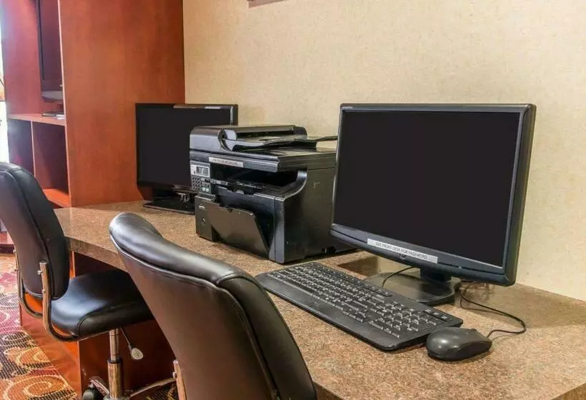 Отель Quality Inn Near Interstate I94