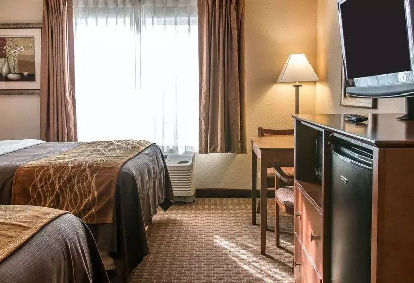 Отель Quality Inn Near Interstate I94