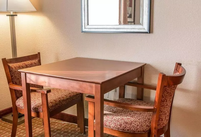 Отель Quality Inn Near Interstate I94