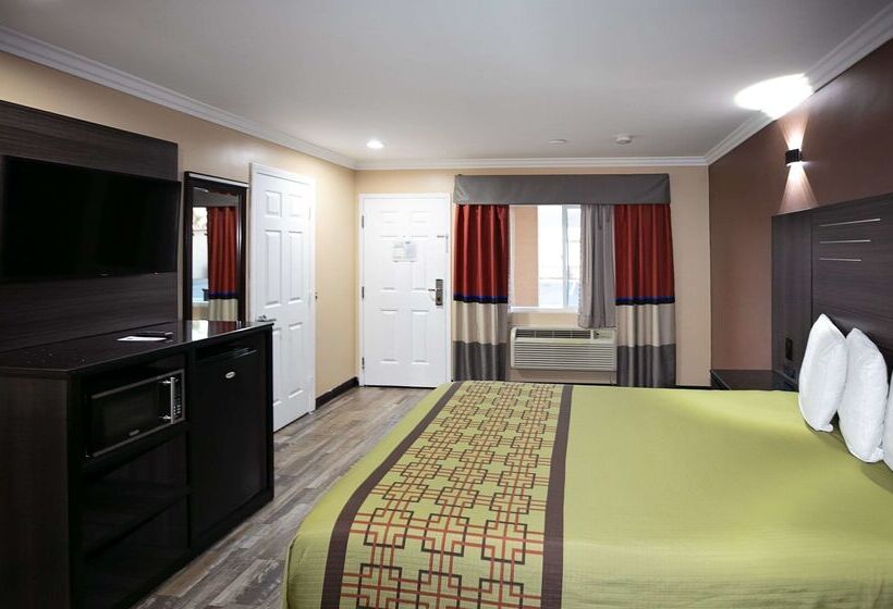 Мотель Rodeway Inn & Suites