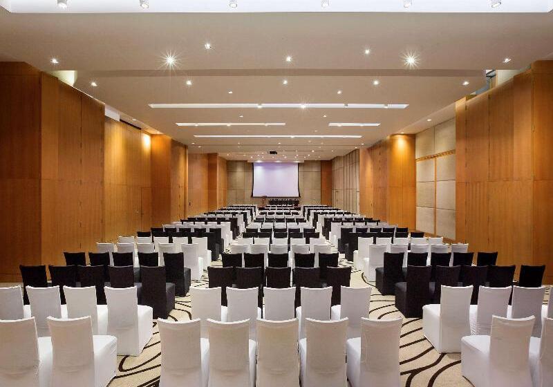 Novotel Kolkata Hotel And Residences