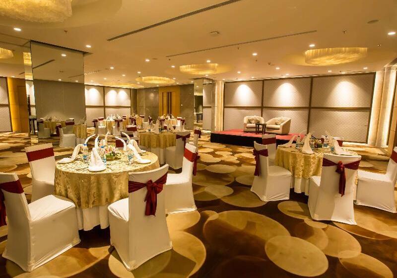 Novotel Kolkata Hotel And Residences