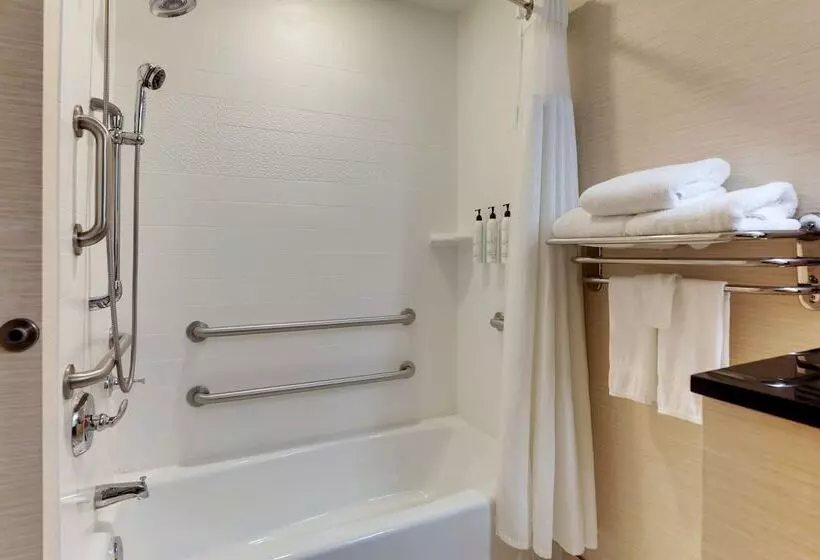 ホテル Fairfield Inn And Suites Hutchinson