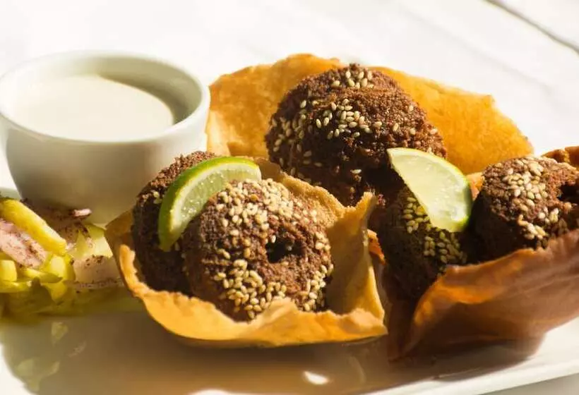 هتل Holiday Inn Alseeb Muscat, An Ihg