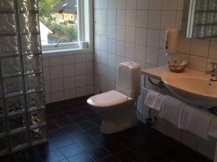 Nordfjord Hotell   Bryggen