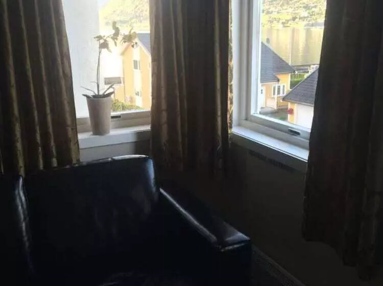 Nordfjord Hotell   Bryggen