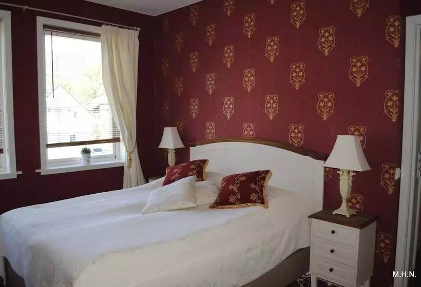 Nordfjord Hotell   Bryggen