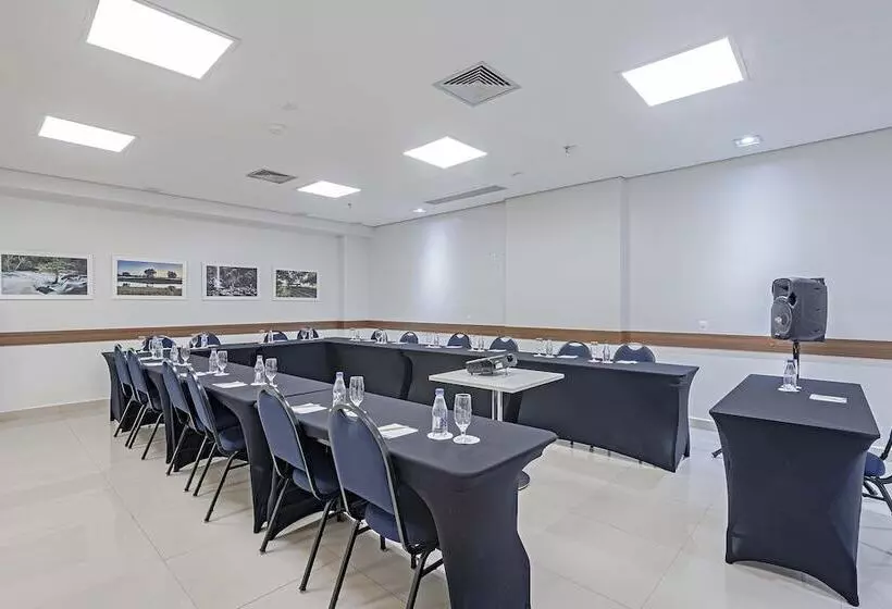 酒店 Slaviero Porto Velho