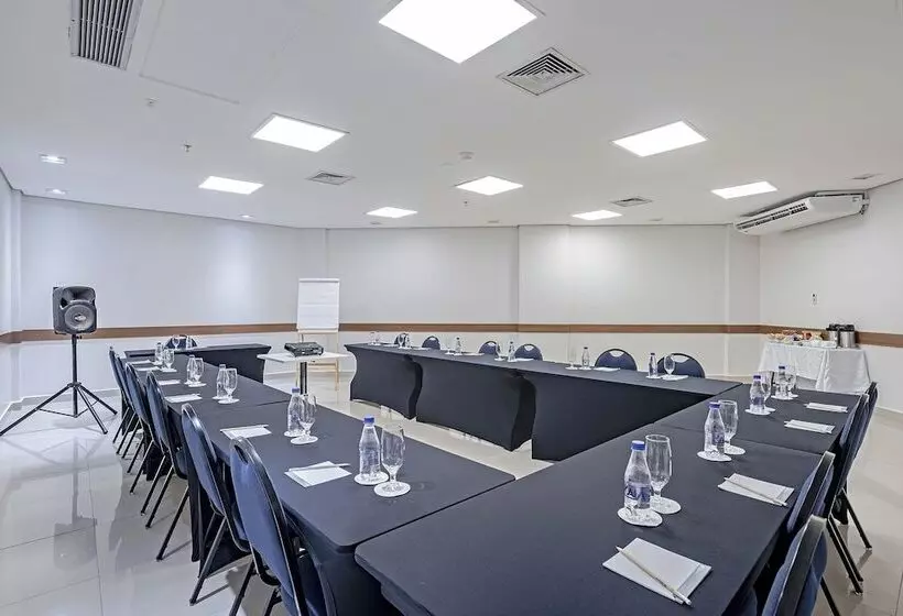 酒店 Slaviero Porto Velho