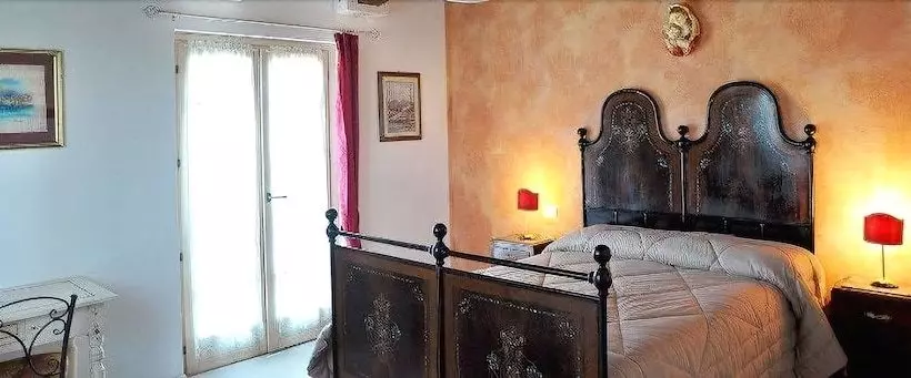 민박 Villa Scuderi