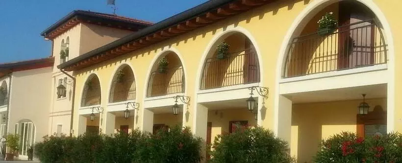 مسافرخانه Villa Serena Agriturismo