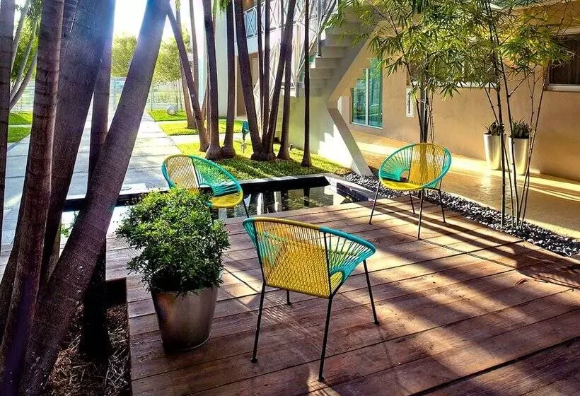 Отель 1818 Meridian House Apartments And Suites By Eskape Collection