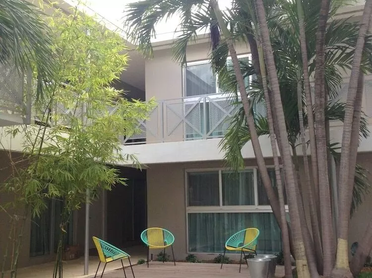 Отель 1818 Meridian House Apartments And Suites By Eskape Collection