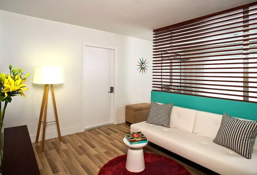 Отель 1818 Meridian House Apartments And Suites By Eskape Collection