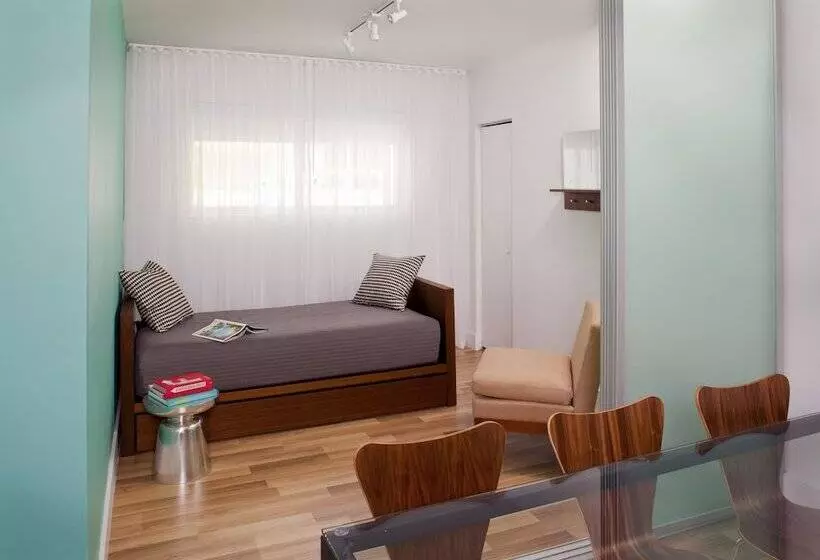 Отель 1818 Meridian House Apartments And Suites By Eskape Collection