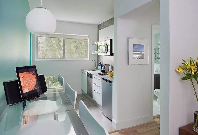 Отель 1818 Meridian House Apartments And Suites By Eskape Collection