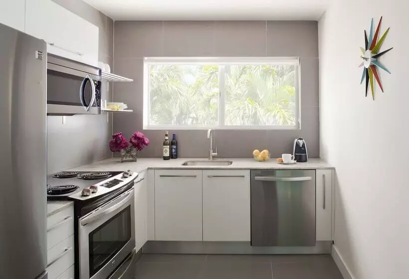 Отель 1818 Meridian House Apartments And Suites By Eskape Collection