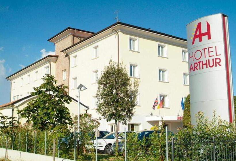 Отель Arthur
