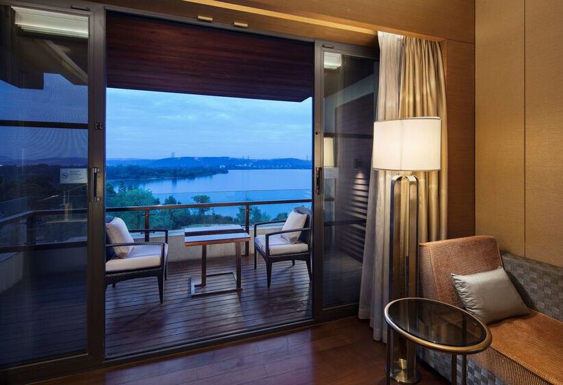 Hotel Hilton Wuhan Optics Valley