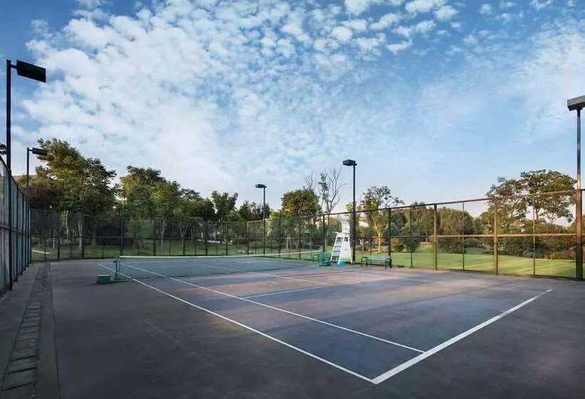 هتل Hilton Wuhan Optics Valley