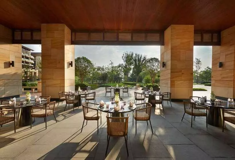 هتل Hilton Wuhan Optics Valley