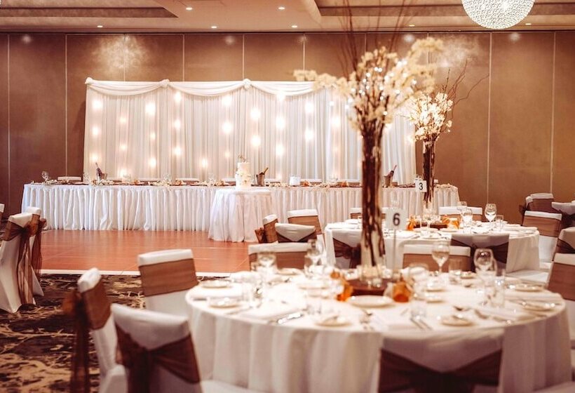 בית מלון כפרי Holiday Inn Warwick Farm, An Ihg