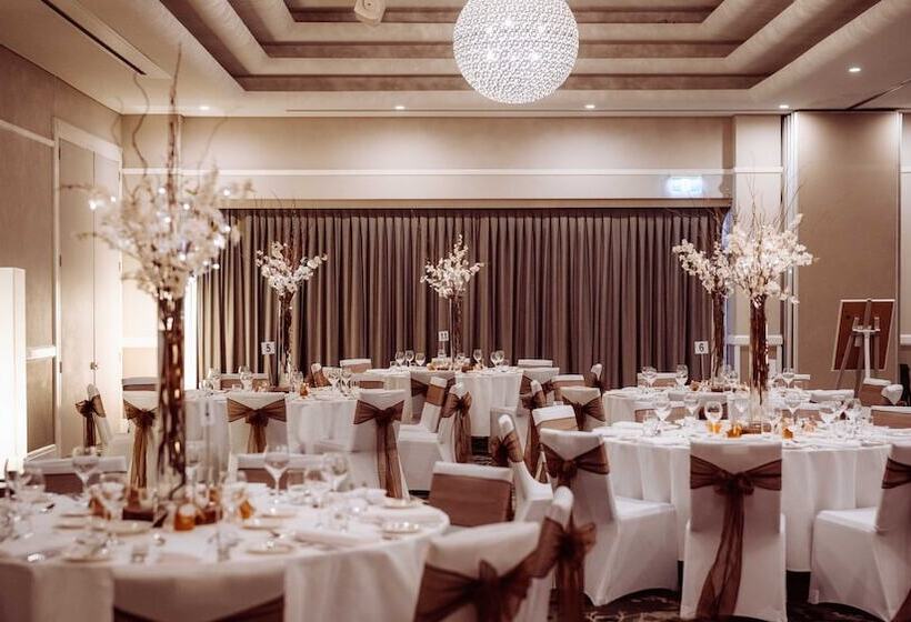 בית מלון כפרי Holiday Inn Warwick Farm, An Ihg