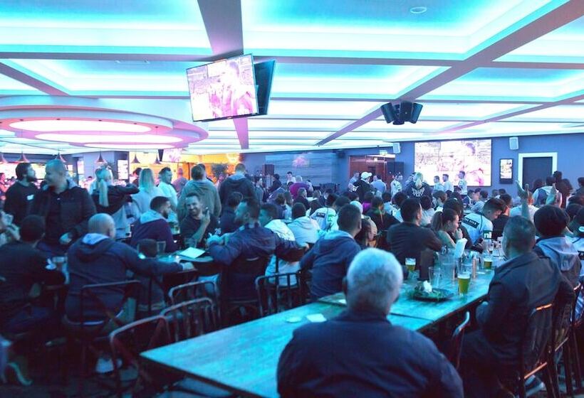 בית מלון כפרי Holiday Inn Warwick Farm, An Ihg