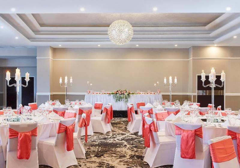 בית מלון כפרי Holiday Inn Warwick Farm, An Ihg