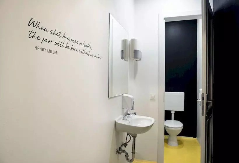 هتل Hostel Tresor