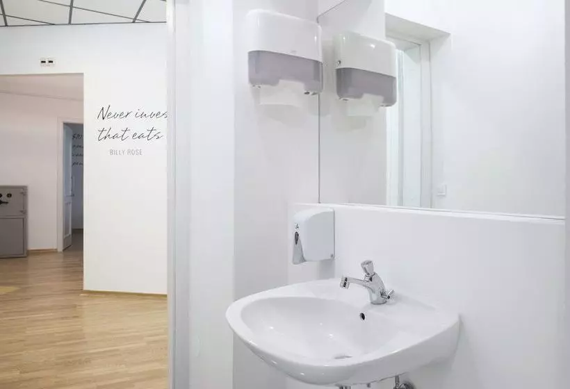 هتل Hostel Tresor