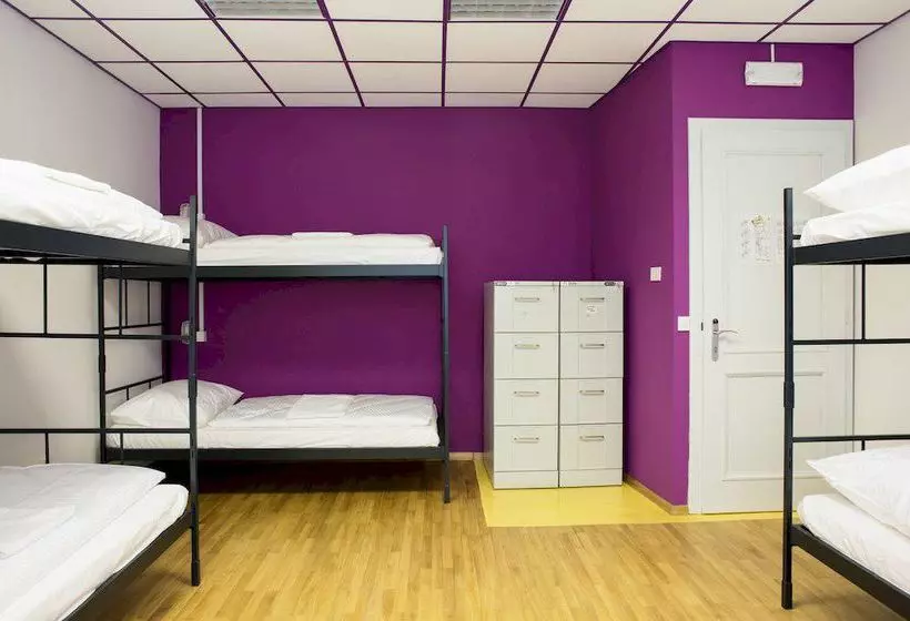 هتل Hostel Tresor