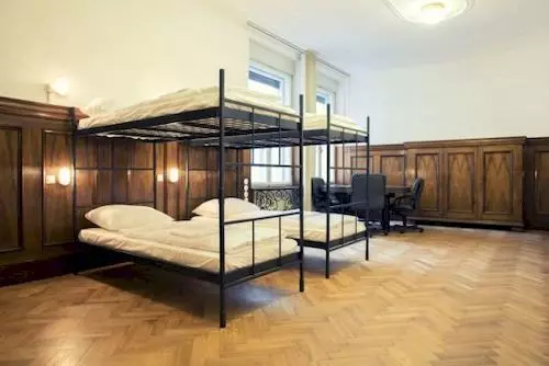 هتل Hostel Tresor