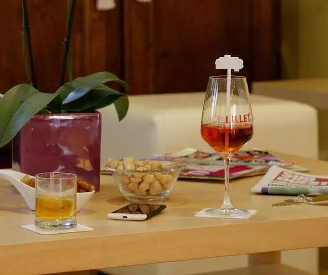 Hotel Logis Hôtel Corintel Bordeaux Est