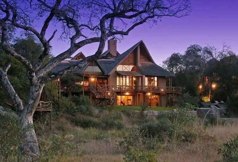 Hotel Lukimbi Safari Lodge