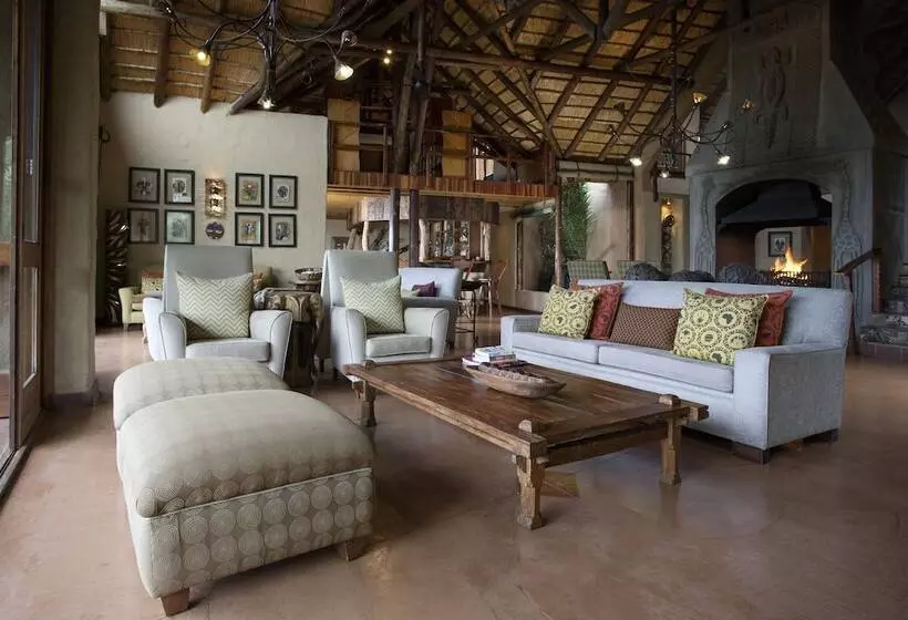 Hotel Lukimbi Safari Lodge