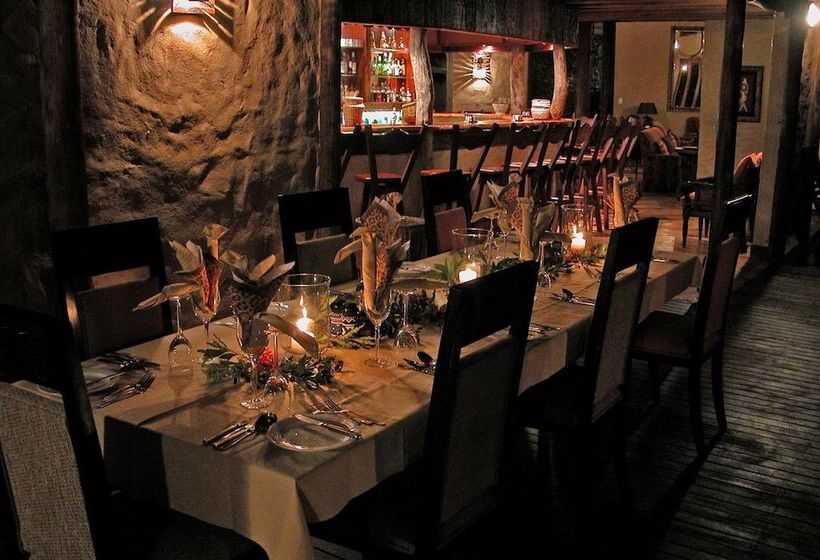 فندق Lukimbi Safari Lodge