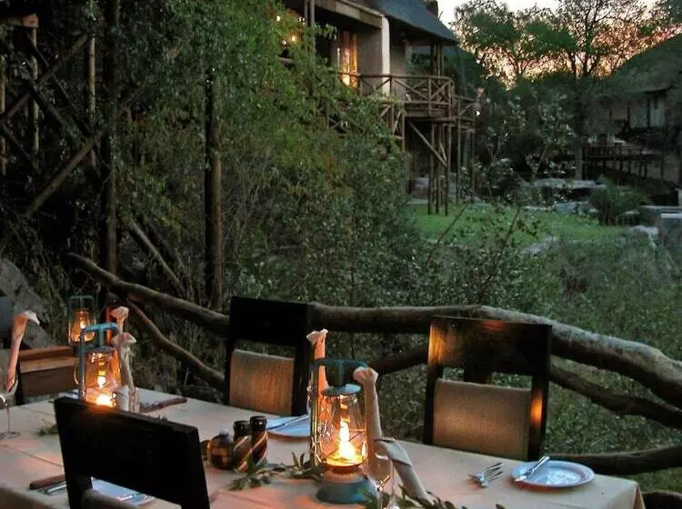 Hotel Lukimbi Safari Lodge