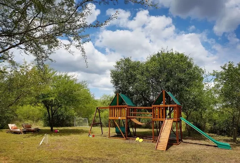 Hotel Lukimbi Safari Lodge