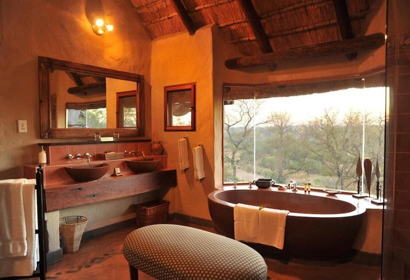 فندق Lukimbi Safari Lodge