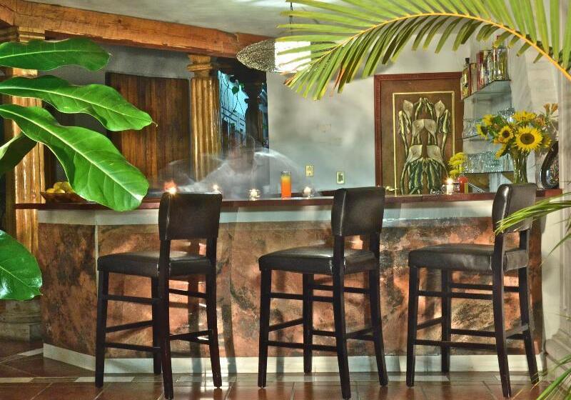 هتل Mision Patzcuaro Centro Historico