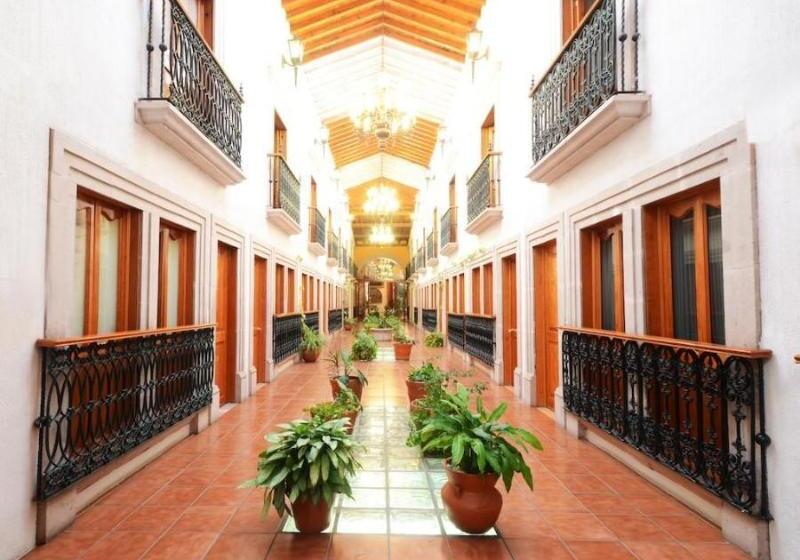 هتل Mision Patzcuaro Centro Historico